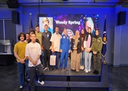 وفد عماني يزور مركز كينيدي للفضاء