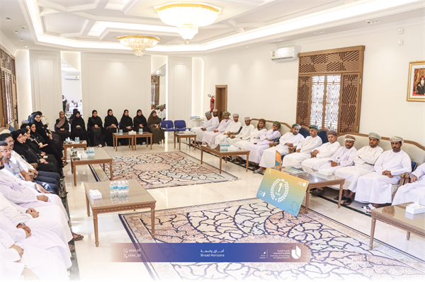 استقبال الطلبة والمشرفين الفائزين بدرع الإجادة لعام 2025 في الملتقى الطلابي 21: الهوية والمواطنة العُمانية