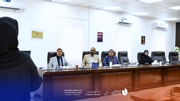 مناقشة الرسائل العلمية لطلبة الدفعة الأولى لبرامج الماجستير بالفرع